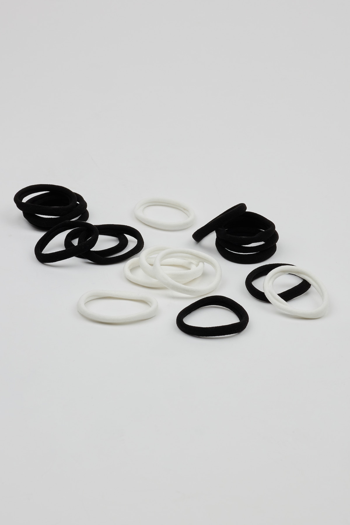 Pack of 18 Seamless Hair Elastics - Image 3