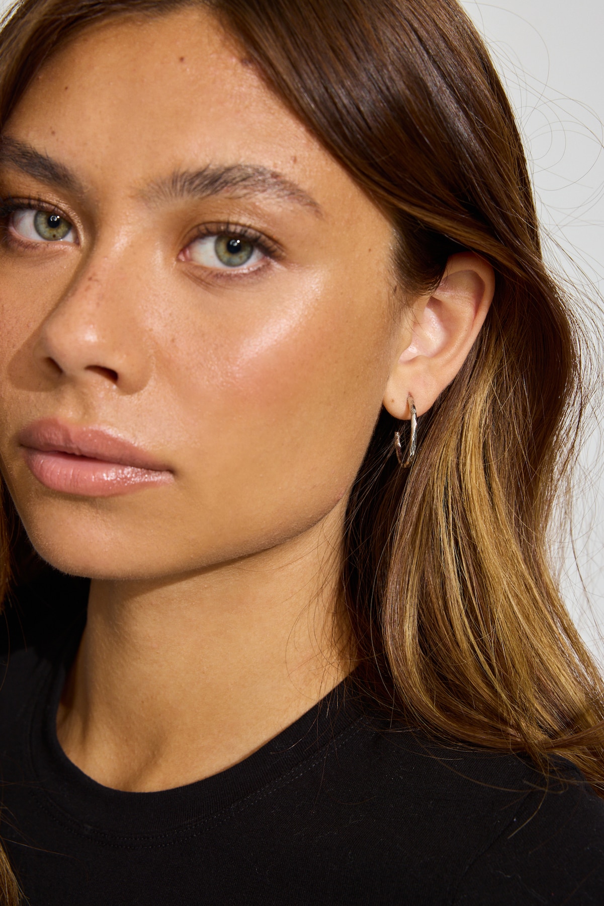 Set of 3 Textured Open Hoop Earrings - Image 2